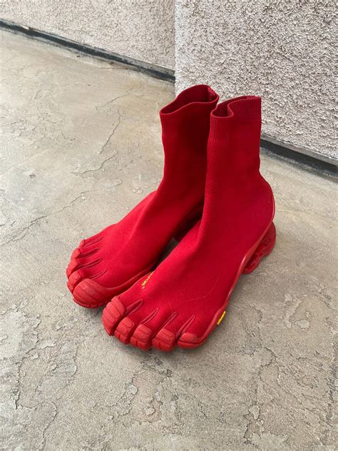 Made from a blown rubber compound, the Christy Wedge is comfortable from the outset but softens slightly over time, providing even more traction. . Vibram v100 red x